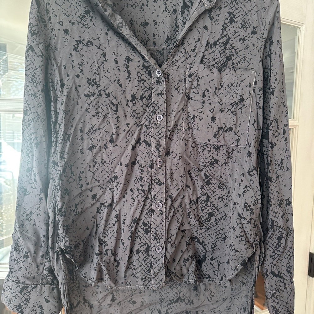 Bella Dahl Black and Gray Patterned Button-Down Shirt